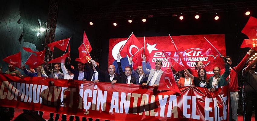 Antalya’da muhteşem Cumhuriyet coşkusu – Güncel Haberler