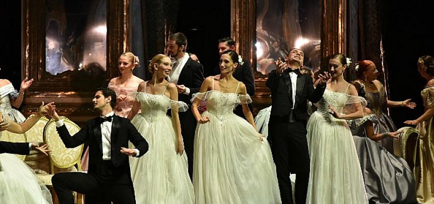 Beyoğlu Kültür Yolu Festivali’nde La Traviata ayakta alkışlandı- Güncel Haberler