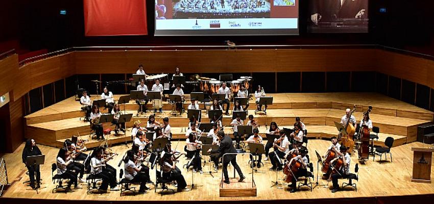 İnci Vakfı Çocuk Orkestrası konserinde “Bir Cumhuriyet Hikayesi” ile kalplerde Cumhuriyet Bayramı coşkusunu yaşattı- Güncel Haberler