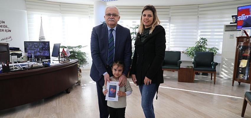 Burhaniye Belediye Başkanı Ali Kemal Deveciler’den Küçük Defne’ye Tablet- Güncel Haberler