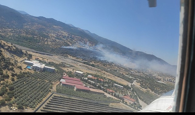 İzmir’in Menemen ilçesindeki yangına müdahale sürüyor- Güncel Haberler