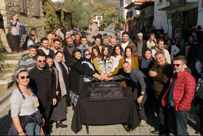 ATV’nin Yeni Dizisi ‘Zembilli’ İlk Set Gününde Coşkulu Kutlama Gerçekleştirdi