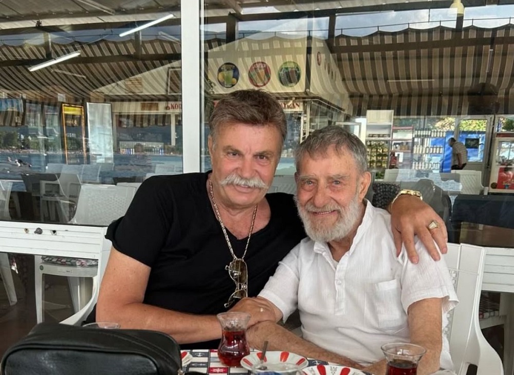 Yeşilçam’ın Usta İsimlerinden Nuri Alço, Erdek Tatilinde Ahmet Mekin’i Ziyaret Etti