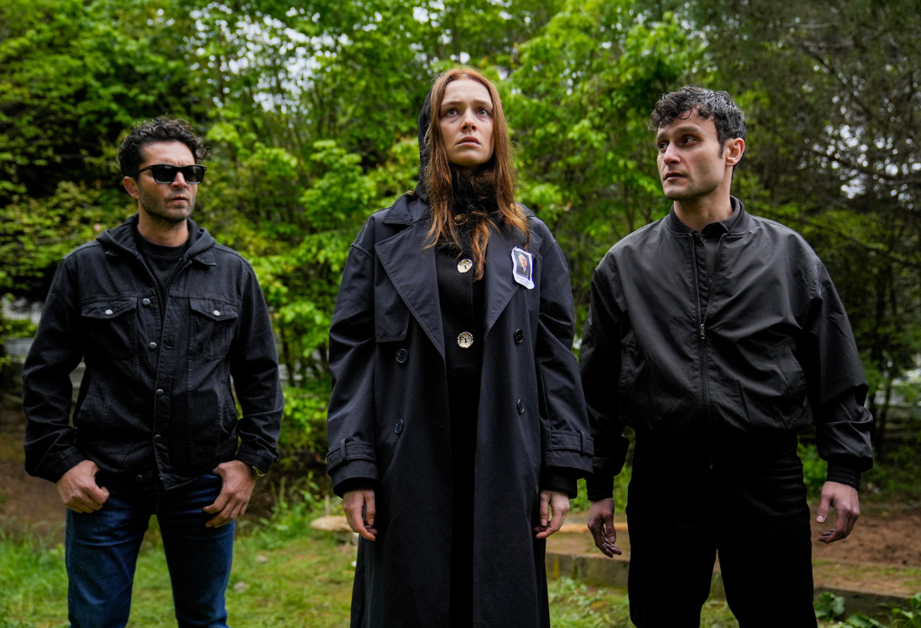 İzleyicileri psikolojik gerilim dolu bir yolculuğa çıkaran yapım, insan doğasının karanlık yönlerini gözler önüne seriyor.

