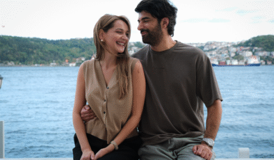 Yapımını Süreç Film’in üstlendiği, senaryosu Hasan Tolga Pulat, Ozan Ağaç ve Seçil Çömlekçi’ye ait olan, yönetmenliğini ve süpervizörlüğünü Yağız Alp Akaydın’ın yaptığı ‘Bereketli Topraklar’, Show TV ekranlarında izleyiciyle buluşmaya hazırlanıyor.