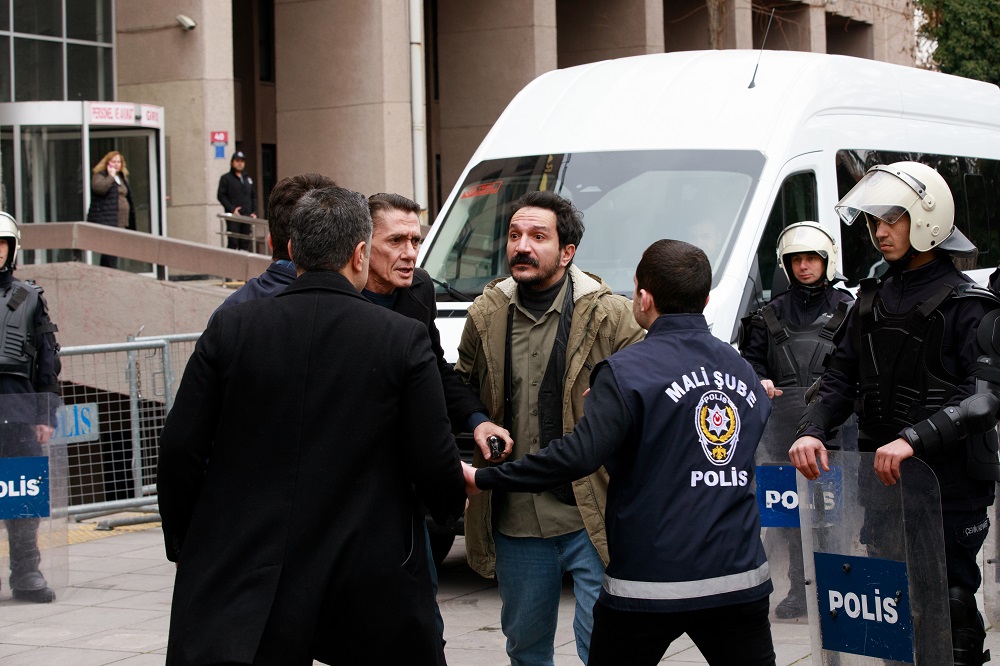 Çekiç ve Gül Bir Behzat Ç. Hikayesi 3. Sezon 2. Bölümüyle Yayında!