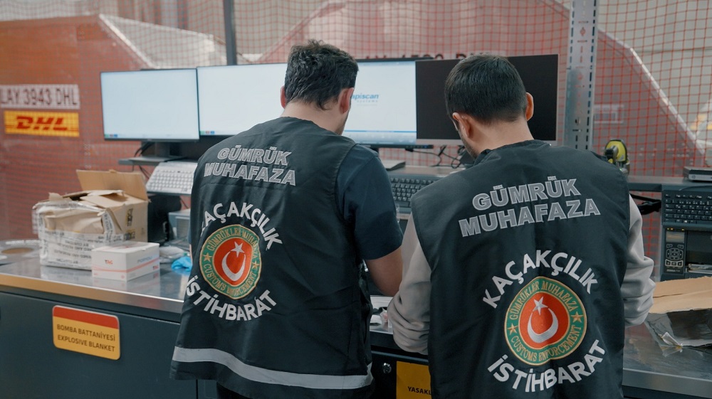 Warner Bros. Discovery'nin premium dijital yayın platformu HBO Max, dünyanın birçok ülkesinde yayınlanan ve izleyicilerin heyecanla izlemeye devam ettiği ‘Gümrük Kontrol’ formatının yerli uyarlaması ‘Gümrük Muhafaza Türkiye’’yi 21 Kasım’da izleyicilerle buluşturuyor.
