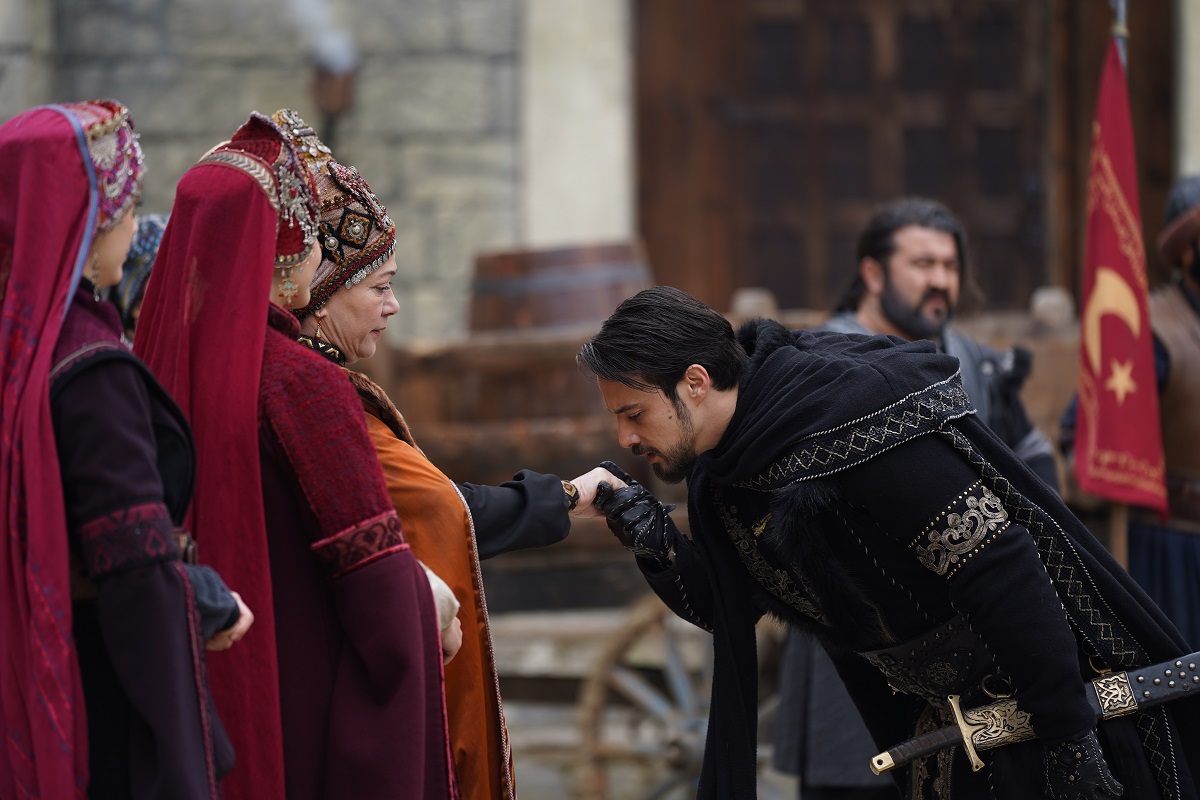 atv ekranlarının ilgiyle takip edilen dizisi Kuruluş Orhan, yayınlanan son bölümüyle gerilim
ve aksiyon dolu sahneleriyle izleyiciyi ekran başına kilitledi. Kurulan pusular, idam anındaki
son dakika mucizesi ve ortaya çıkan büyük sırlar geceye damga vurdu.