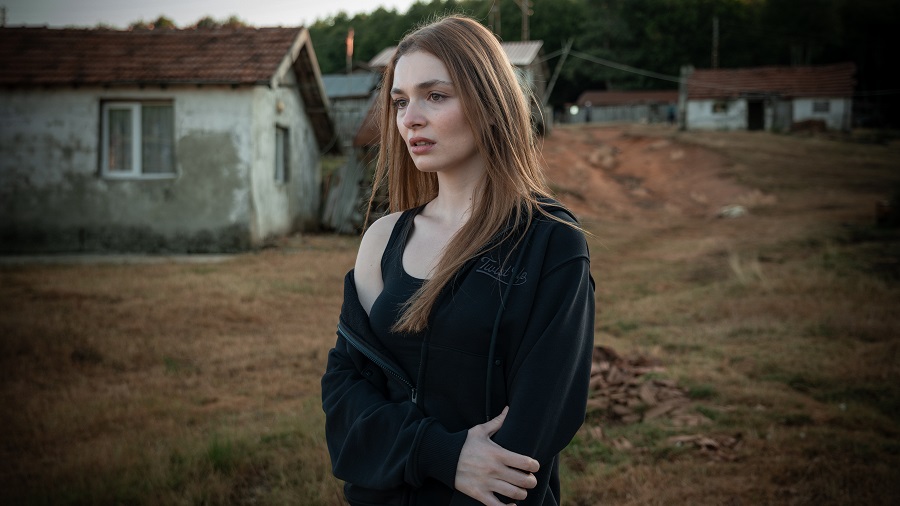 Dizinin kadrosunda Aytaç Şaşmaz, Serra Arıtürk, Erol Babaoğlu ve Diren Polatoğulları ile birlikte Meriç Rakalar, İlker Kızmaz, Derin Beşikçioğlu, Ahmet Galip Erdal, Onur Yalçınkaya, Beyti Engin, Deniz Barut, Serkan Taştemur, Yüksel Aksu yer alıyor. Sıfır Bir Yapım tarafından hazırlanan dizinin yönetmen koltuğunda Ekin Pandır oturuyor, senaryo ise Sıfır Bir Yapım yazım grubu tarafından kaleme alındı.
