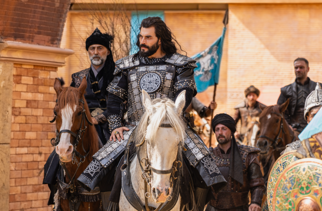 AKIN AKINÖZÜ, SULTAN ALAEDDİN KEYKUBAT ROLÜ İÇİN 5 AY BOYUNCA HAZIRLANDI!