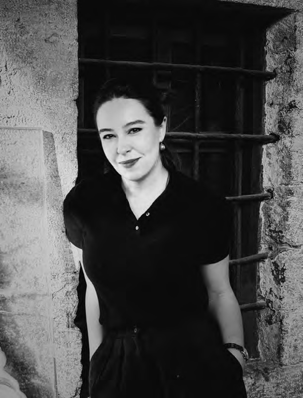 ArtHan Galeri, İstanbul Karaköy’de yer alan tarihi Kurşunlu Han’da Seden Erşen’in Martini Etkisi’ne ev sahipliği yapıyor. Nuray Özler Yolcu küratörlüğünde gerçekleşen sergi, 4 Nisan – 25 Nisan 2026 tarihleri arasında izleyiciyle buluşuyor.