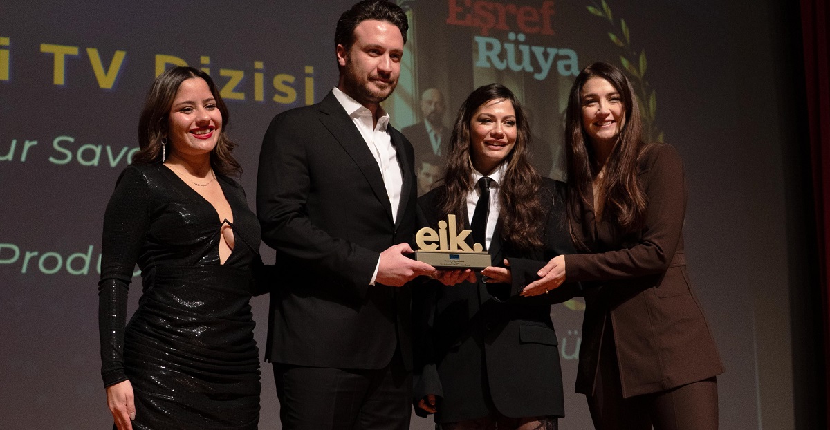 Sabancı Üniversitesi’nden ‘Eşref Rüya’ya Çifte Ödül!