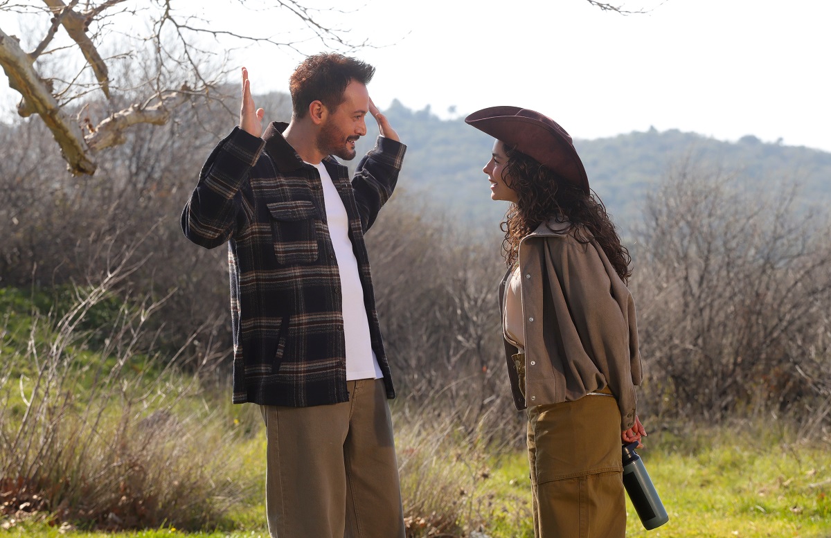 TRT 1’in, yapımcılığını Motto Prodüksiyon’un üstlendiği, yönetmenliğini Soner Caner’in yaptığı ve senaryosunu Ali Kara’nın kaleme aldığı beğeniyle izlenen dizisi “Cennetin Çocukları”, her pazartesi izleyicilerin içini ısıtan hikayesiyle ekran yolculuğunu sürdürürken, güçlü kadrosuna iki başarılı isim dahil oldu. Burak Serdar Şanal ve Buse Meral’in partner olacağı dizide, heyecan ve sürprizlerle dolu yeni bir dönem başlıyor.