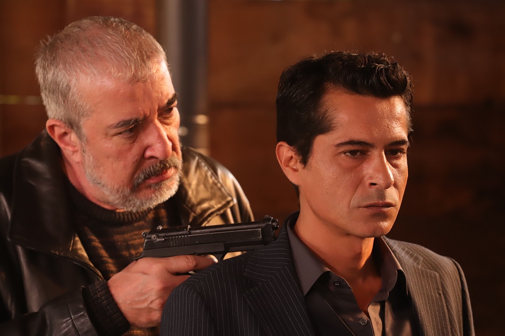 11.Bölümde Neler Yaşanacak? Reşat, İskender’in yaşadığından şüphe etmektedir. Bu yüzden Arafköy’e tetikçilerini gönderir. İskender eski dostu, yeni düşmanı Döndegel karşısında ne yapacaktır?