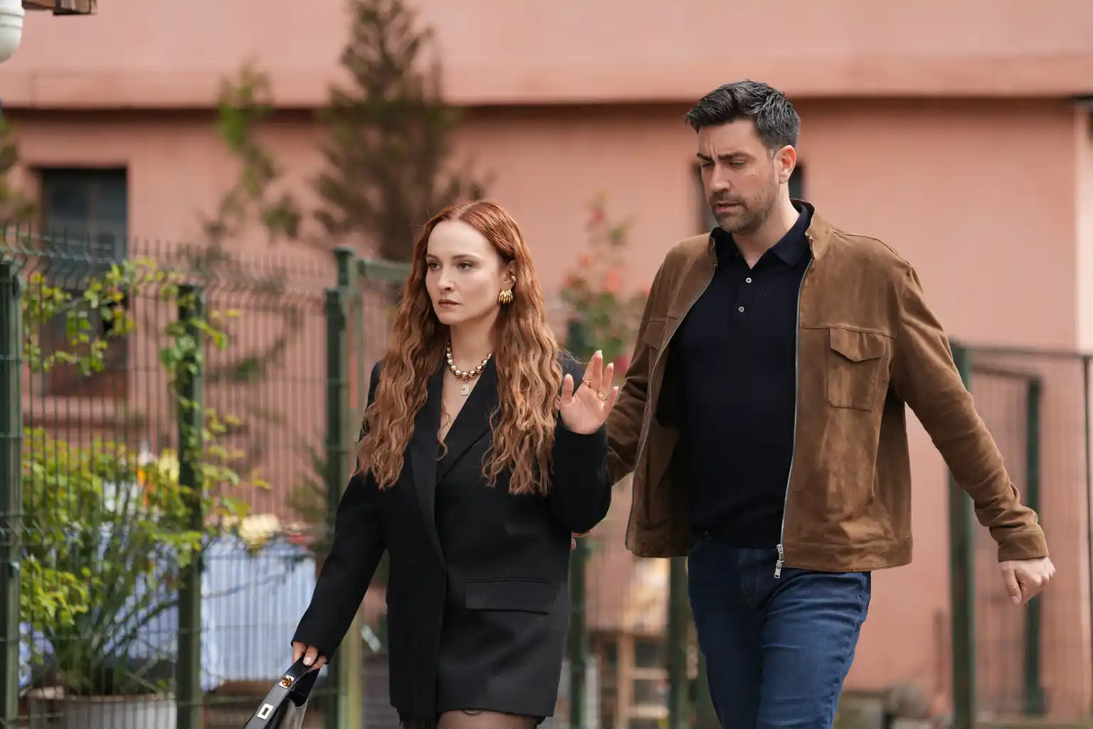 Çirkin 6. Bölüm Özeti
