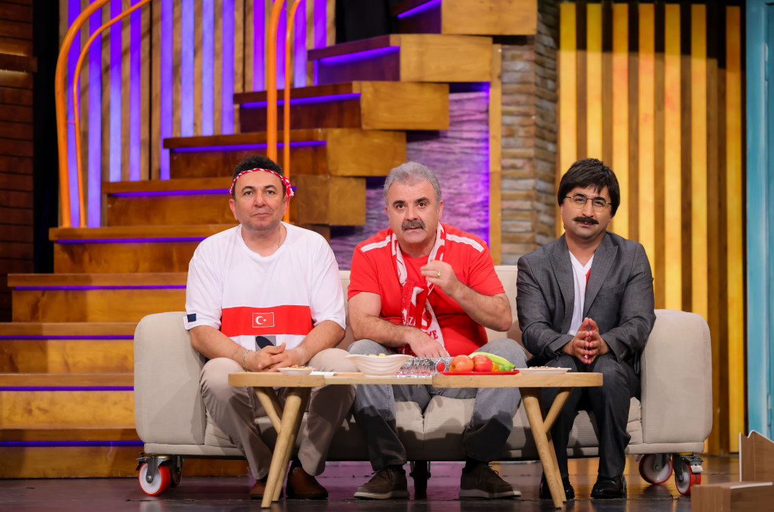 Show TV’nin yapımını BKM’nin üstlendiği, televizyon ve tiyatro tarihine adını altın harflerle yazdıran programı ‘Güldür Güldür Show’ cumartesi akşamı saat 20.00’de 447'nci bölümüyle 13.sezonunu noktalıyor.