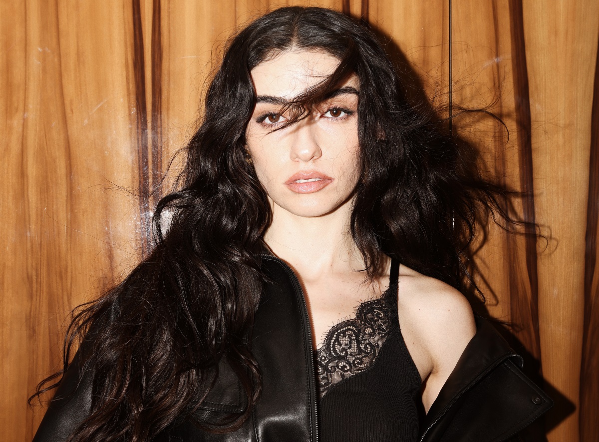 Geçtiğimiz Yılın “Stil Sahibi Kadın Oyuncusu” Hazar Ergüçlü Elle Style Awards 2026 Sahnesinde Bu Kez Ödül Takdim Edecek