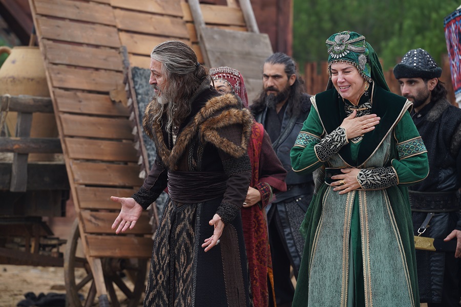 
Milyonların merakla beklediği Kuruluş Orhan, üçüncü bölümüyle ekranlara geldi ve yine nefesleri kesti.
İlk iki  bölümünde olduğu gibi bu hafta da izleyiciden büyük ilgi gören dizi, sosyal medyada da gündemin zirvesindeydi
#KuruluşOrhan etiketiyle yapılan binlerce paylaşım, Türkiye gündemine girdi. Dizi gece boyunca unutulmaz sahneleriyle çok konuşuldu.
