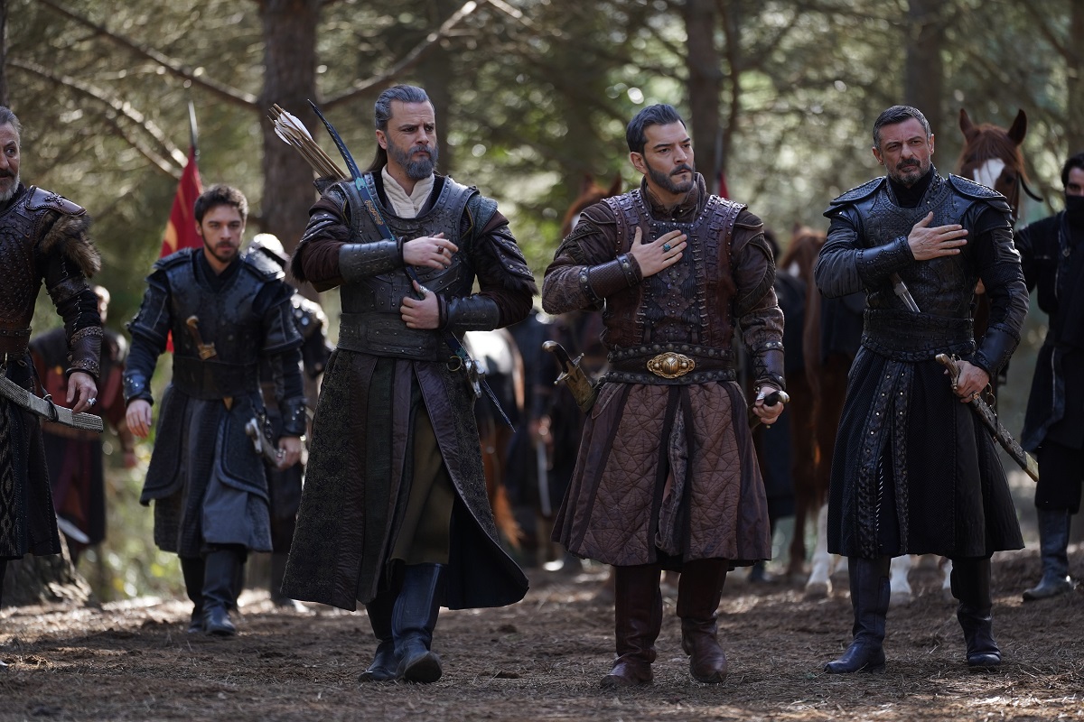 atv ekranlarının ilgiyle takip edilen dizisi Kuruluş Orhan, Çarşamba akşamı 20.00’de
yayınlanacak yeni bölümünde cepheleri daha da genişletiyor. Orhan Bey hem Bizans’a karşı
büyük bir hamle hazırlığında hem de en yakınının hayatı için zamana karşı yarışıyor. İhanet,
tuzak ve kanlı hesaplaşmaların gölgesinde kader yeniden yazılıyor.