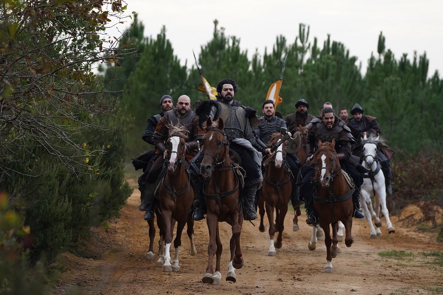 Orhan Bey’in postu devralmasıyla dengeler yerine otururken, bazı taşlar da yerinden oynayacak.Yeni dönem herkesin içine sinecek mi? 