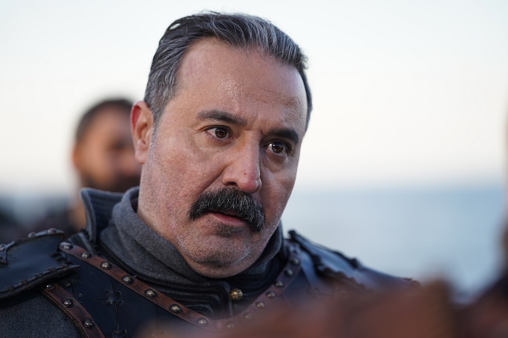 Başarılı oyuncu Mustafa Üstündağ, dizide Karesi Beyliği’nin kudretli lideri Demirhan Han karakteriyle 21 Ocak Çarşamba saat 20.00’de yayınlanacak yeni bölümde izleyici karşısına çıkacak.