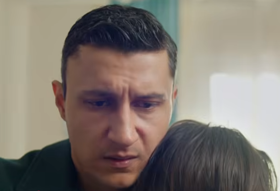 Sezon finali heyecanının önüne geçen asıl gelişme ise kadrodaki ayrılık haberi oldu. Dizide Şahin Albora karakterine hayat veren başarılı oyuncu Alper Çankaya, ekibe veda etmeye hazırlanıyor.